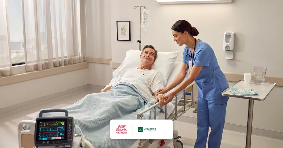 ασθενής σε κρεβάτι με monitor, νοσηλεύτρια δίπλα — Generali Life On Premium Νοσηλεία VS Groupama Santé Comfort Plus